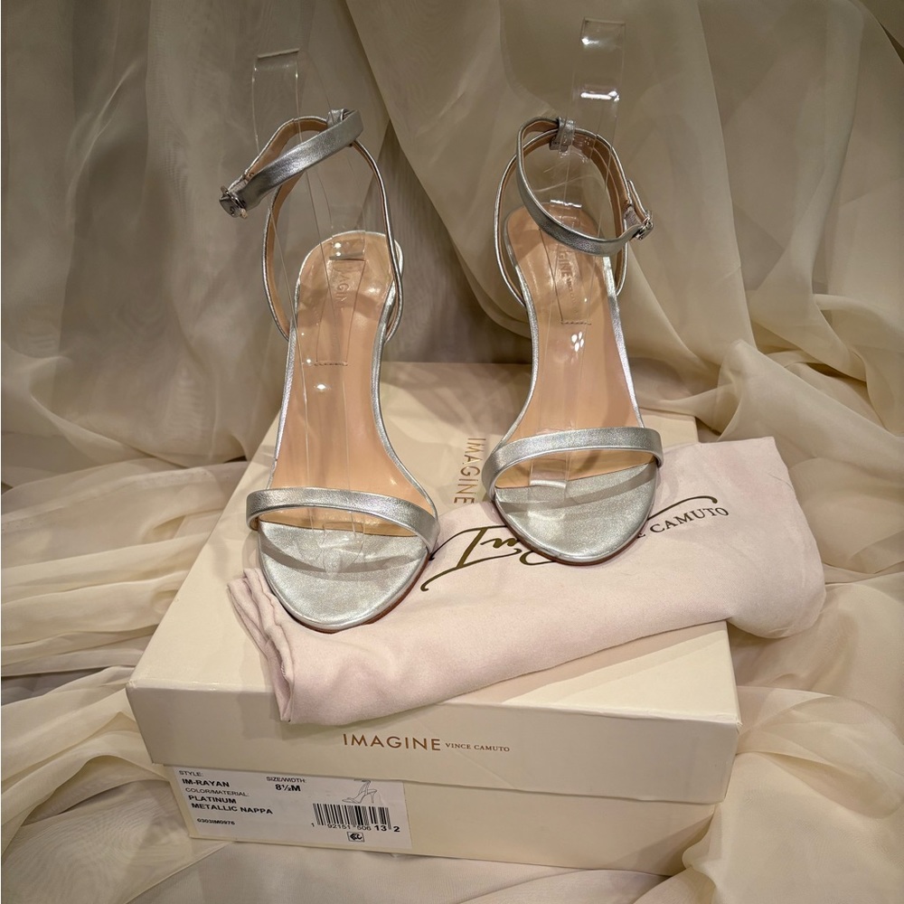 Vince Camuto Imagine NIB 8.5 Platinum Metallic Leather heels.